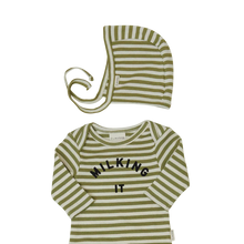 Load image into Gallery viewer, Шапка для немовлят Stripe Rib Bonnet