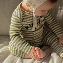 Load image into Gallery viewer, Шапка для немовлят Stripe Rib Bonnet