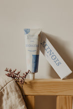 Load image into Gallery viewer, Крем для обличчя та тіла créme douce