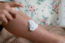 Load image into Gallery viewer, Дитячий шипучий зволожуючий мус для тіла, Ouate