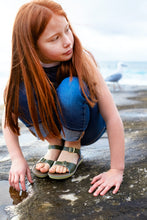 Load image into Gallery viewer, Surfer Olive sandals