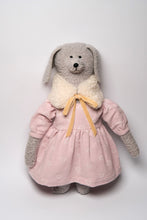 Load image into Gallery viewer, Philomena Kloss Собака Грейс
