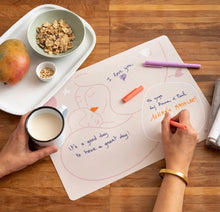 Load image into Gallery viewer, Набір з розмальовки, браслету та маркерів (5шт в пак) "Графіті. Щаслива мама", SuperPetit
