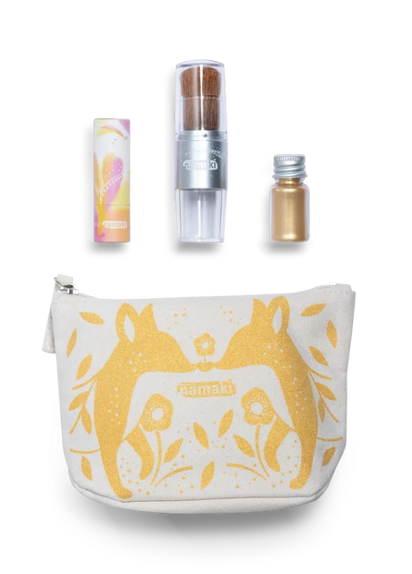 Набір косметики у клатчі золотого кольору: мерехтлива пудра та бальзам для губ