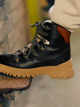 Load image into Gallery viewer, Черевики TEX-lace-up boot with contrast eyelet Angulus чорні
