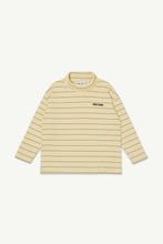 Load image into Gallery viewer, Гольф Roll Neck Rib Top - Banana Crepe Stripe

