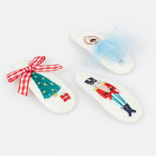 Load image into Gallery viewer, Набір заколок Embroidered Nutcracker
