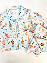 Load image into Gallery viewer, Піжама на гудзиках солодке Різдво
